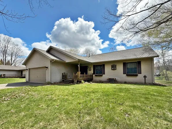 8917 Longview Dr, Stanwood, MI 49346