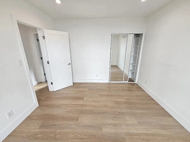 1747 N Kingsley Dr #10 — Photo 12