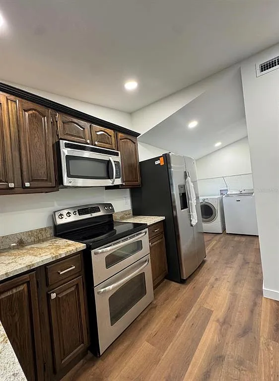 2 bed, 1.0 bath, 1080 sqft, $2,300 — Photo 3