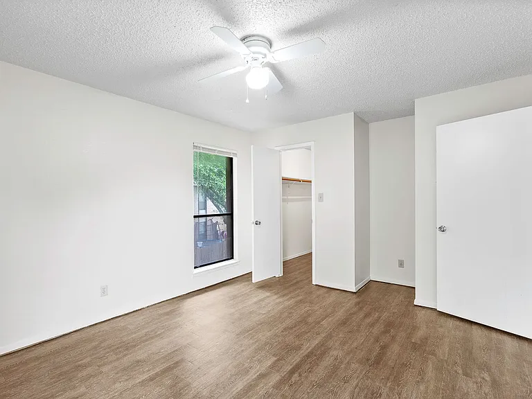 245 Craddock Ave #D — Photo 8