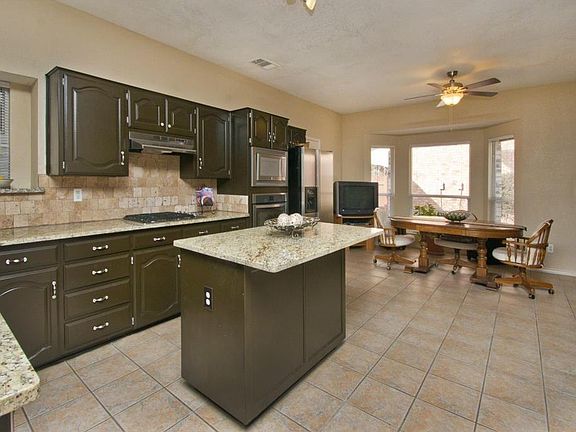 5th image of 1202 Rosewood Ln