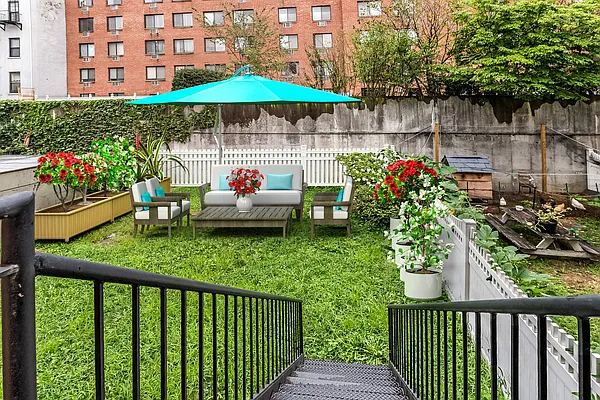 Sold by Compass | media 1