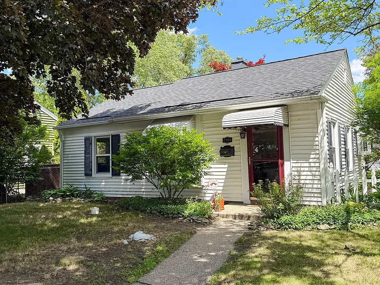 2904 Wolcott St — Photo 4