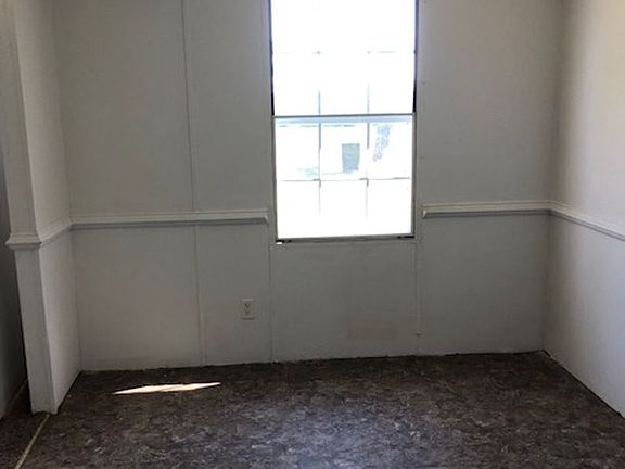 5th image of 381 Hill Loop Rd