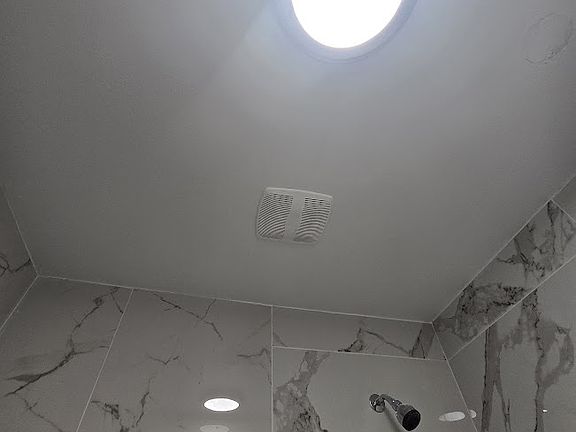 4th image of 629 W Watson St