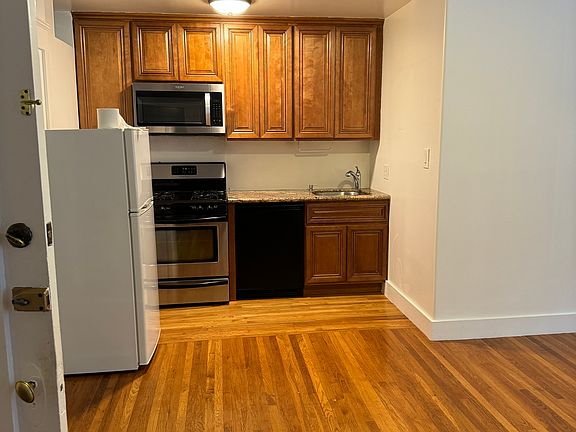 4th image of 2580 Washington St APT 2