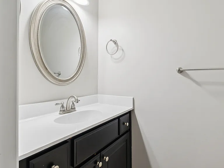 Davenport Condominiums — Photo 13