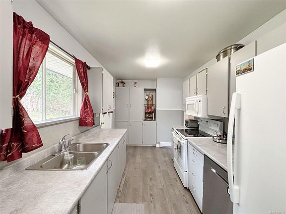 2nd image of 530 Dogwood Dr