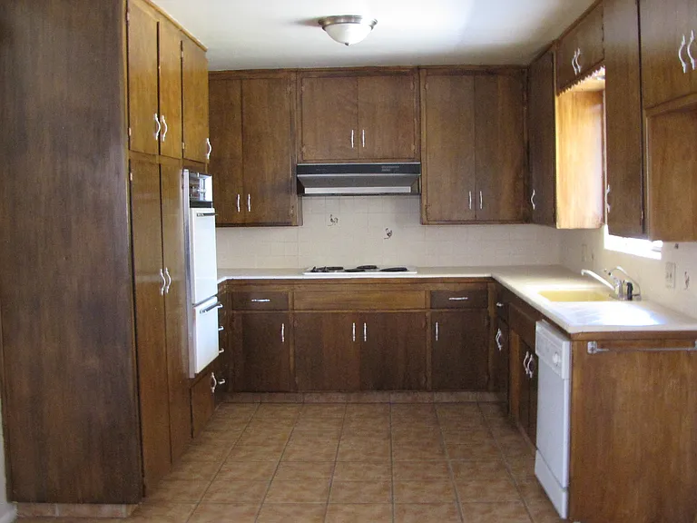 2109 Belvedere Ave — Photo 2