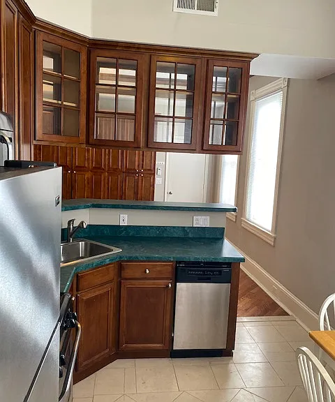 4243 Ridge Ave #2R — Photo 2