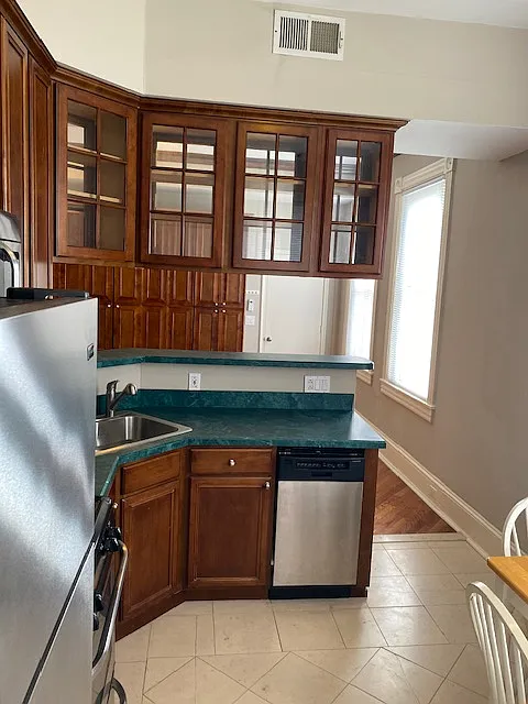 Building Photo - 4243 Ridge Ave #2R