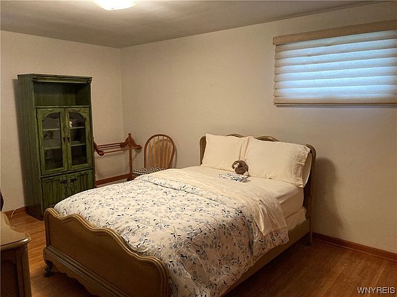 3rd image of 27 Laura Ct