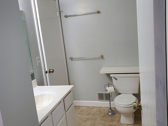 5th image of 1134 Hillcrest Dr #1
