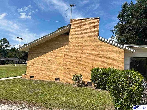 4th image of 402 Lakeshore Dr
