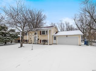 274 Royal Pkwy W, Williamsville, NY 14221