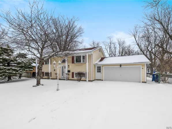 274 Royal Pkwy W, Williamsville, NY 14221