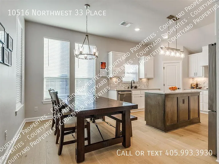 10516 NW 33rd Pl — Photo 31