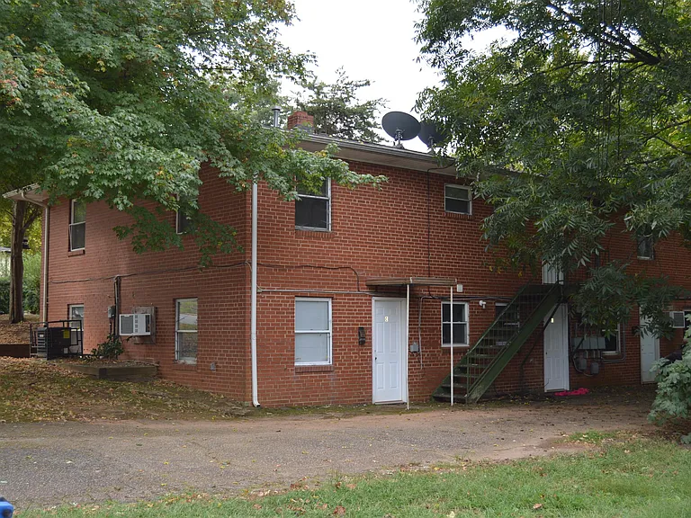 325 Chambers St #C — Photo 9