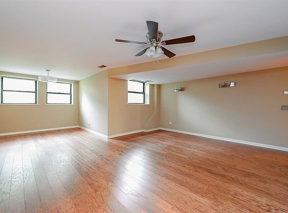 2nd image of 1245 W Foster Ave APT Gw