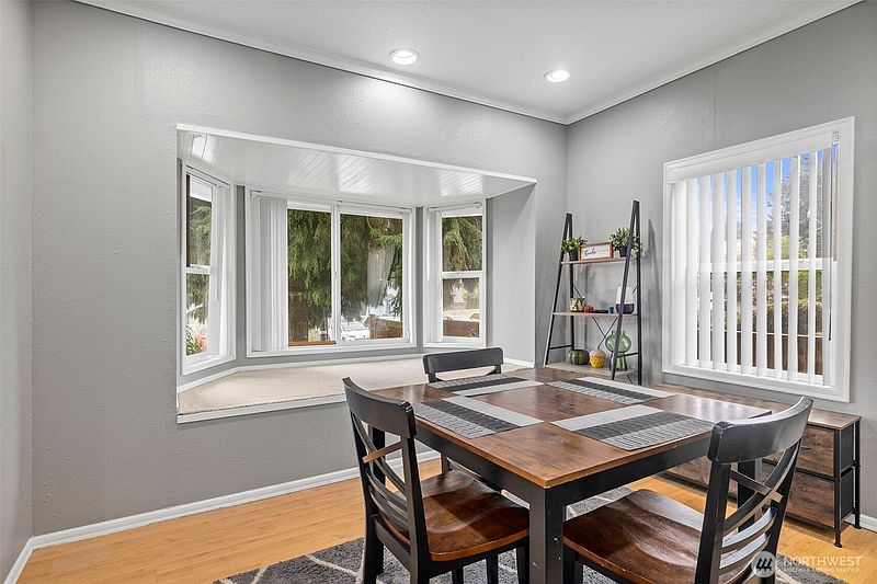 4th image of 934 N 100th Street