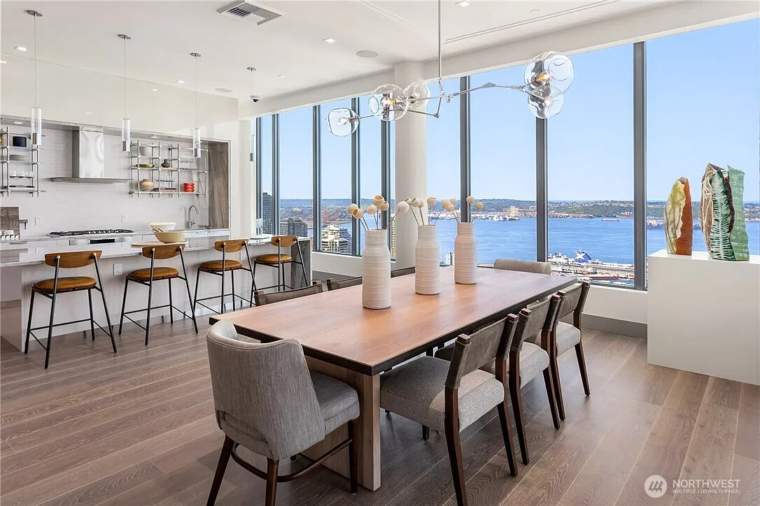 1 bed, 677 sqft, $3,992 — Photo 4