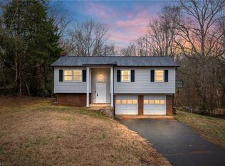 5313 Crown Point Dr, Tobaccoville, NC 27050