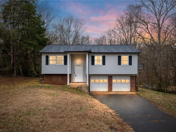 5313 Crown Point Dr, Tobaccoville, NC 27050