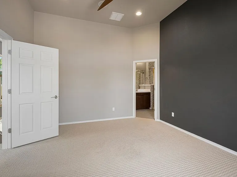 2105 Town Centre Dr #5 — Photo 14