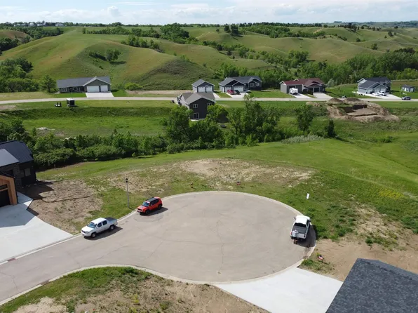 25 Ridgeview Ct, Burlington, ND 58722