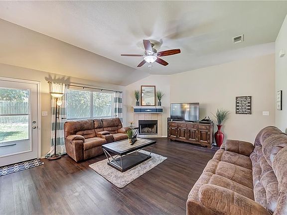 5th image of 120 Parkwood Ct