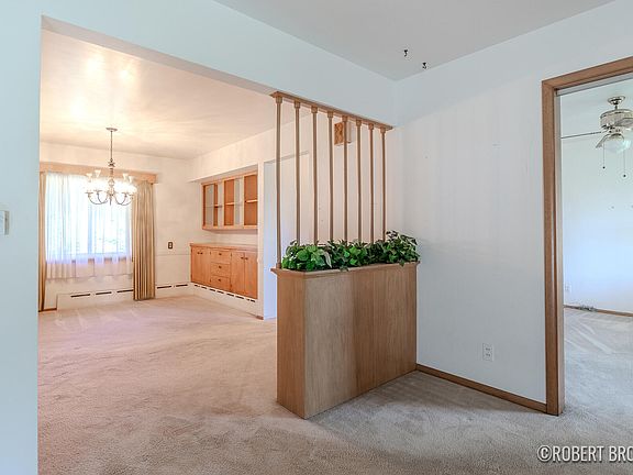 4th image of 1026 Maryland Ave NE