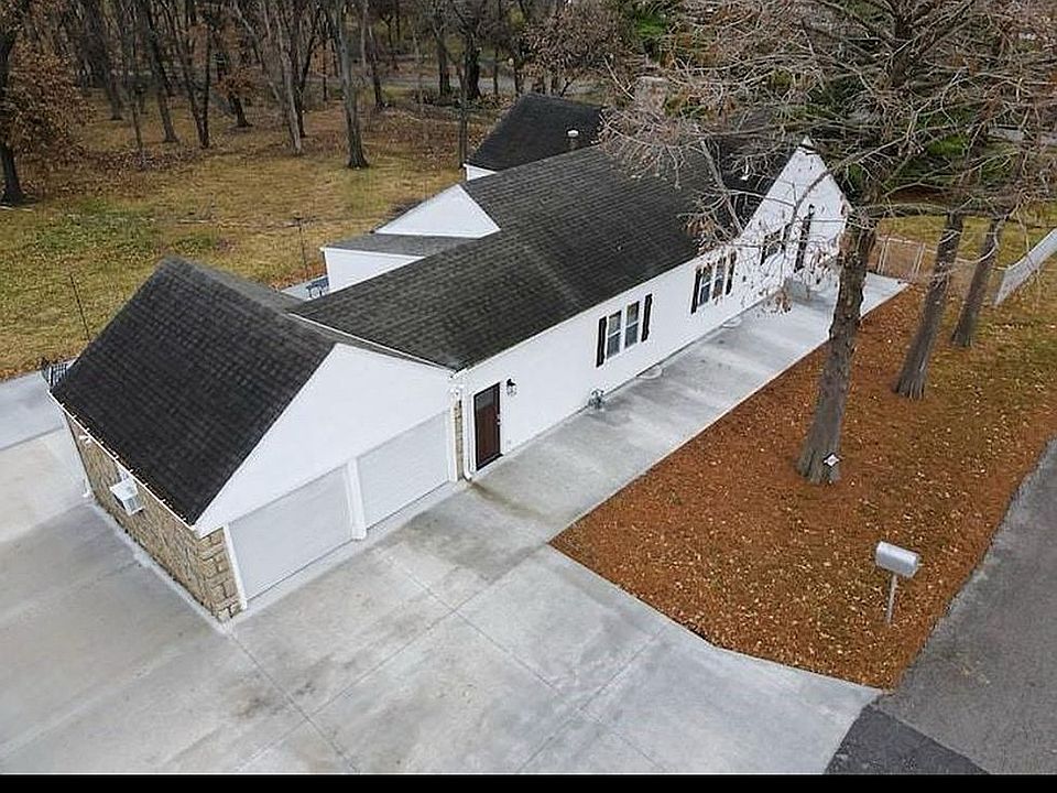 1st image of 900 NE 47th St