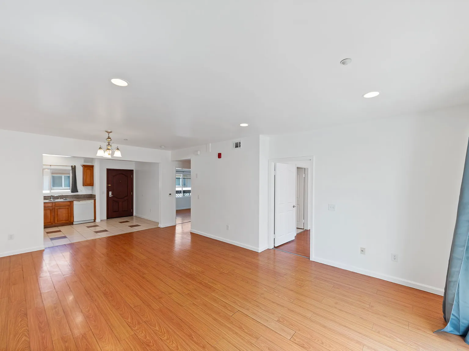 2 bed, 979 sqft, $2,700 — Photo 4