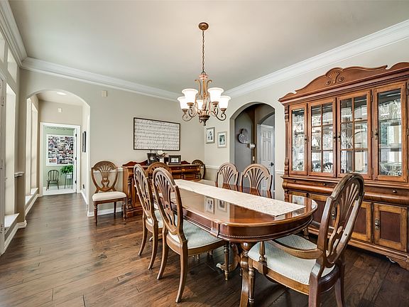 5th image of 3325 Creek Rd