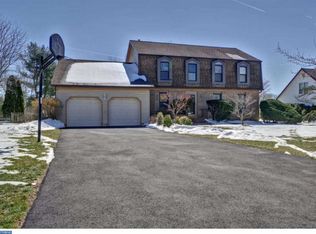 15 Clinton Ct, Plainsboro, NJ 08536