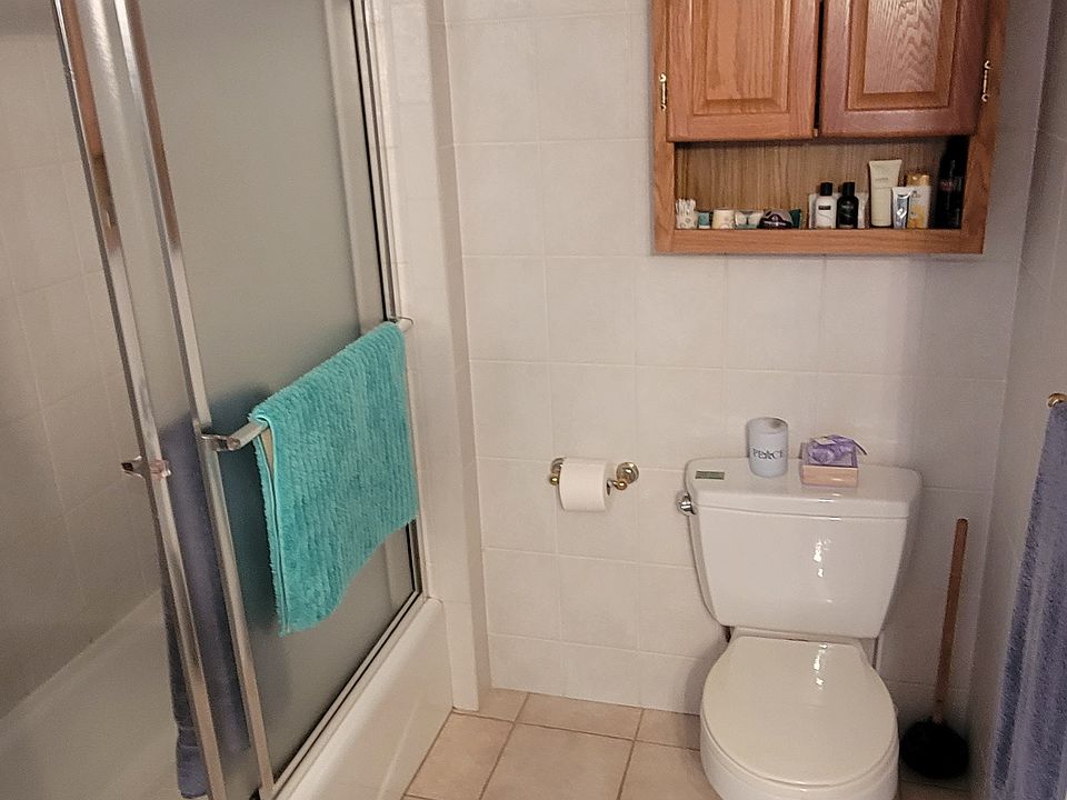 2nd Floor Full bathroom with Laundry