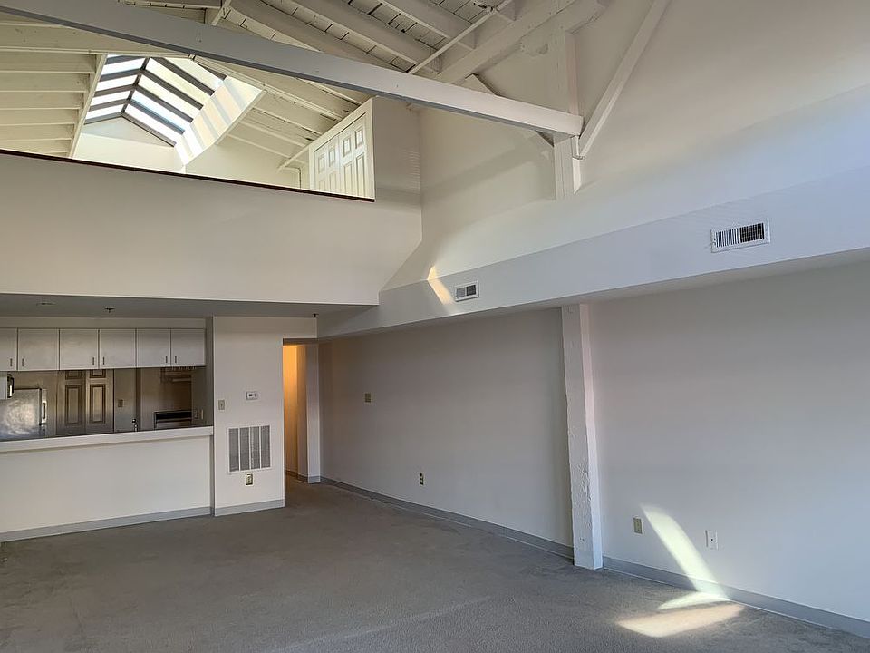 1st image of 1901 E Franklin St APT 10