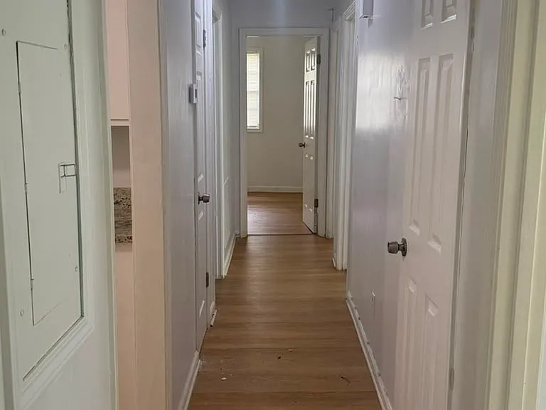 4251 Kent Dr — Photo 2