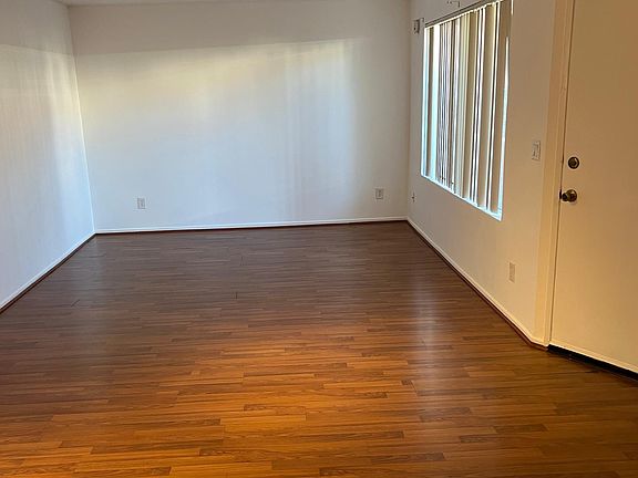 3rd image of 1244 Stanley Ave #105