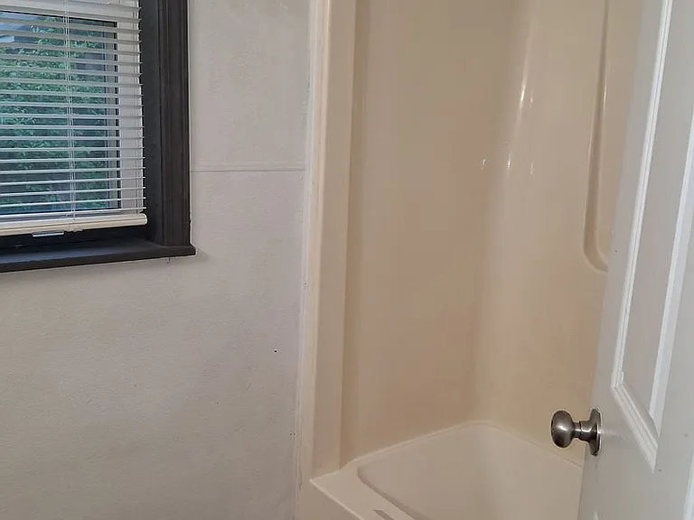 215-217 E Adobe St — Photo 9