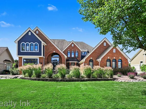 49195 Fox Dr S, Plymouth, MI 48170