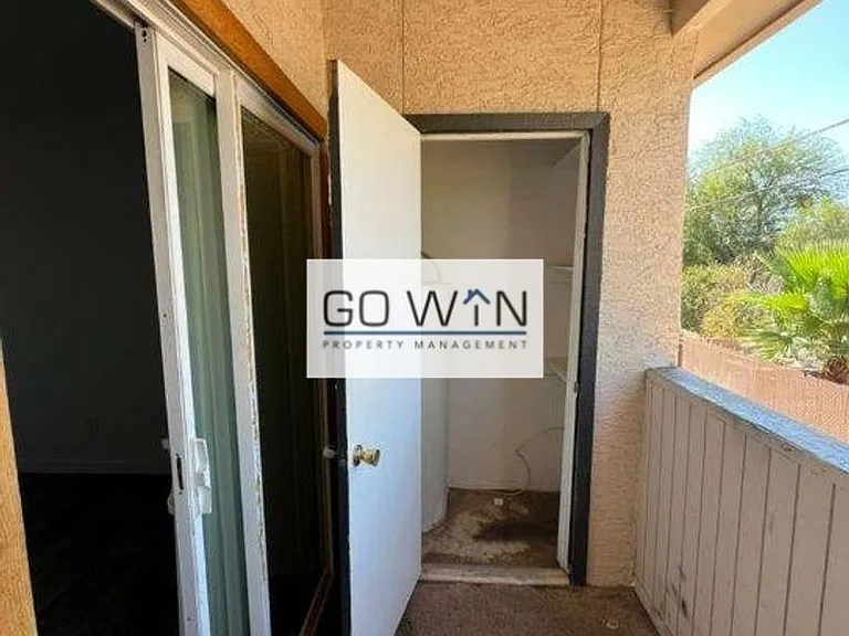 1212 W Mountain View Rd — Photo 6