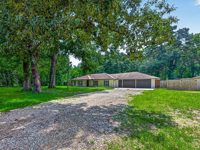 18747 Woodridge Dr — Photo 3