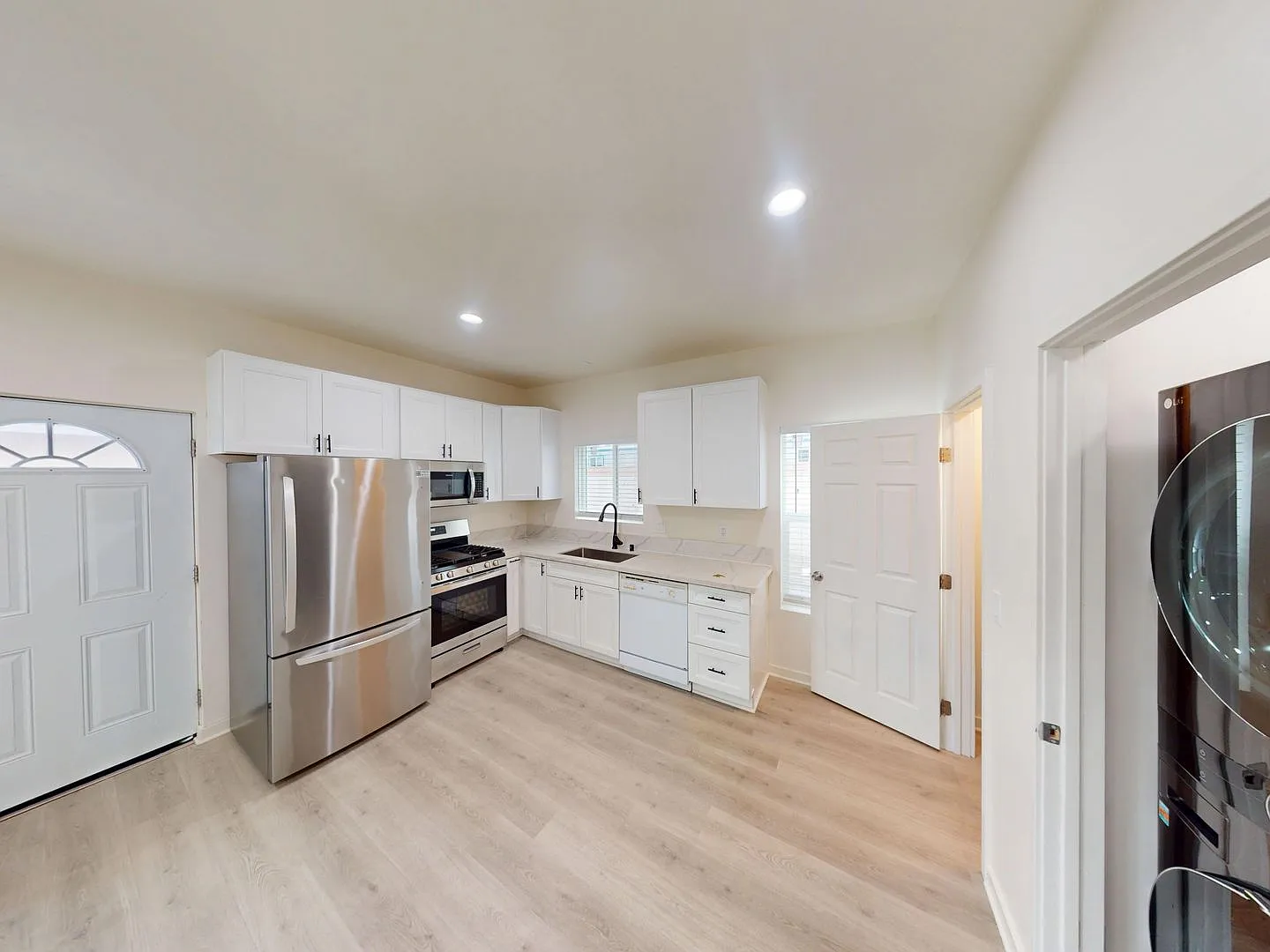 4 Bed/2 Bath on Mary Lane! — Photo 4