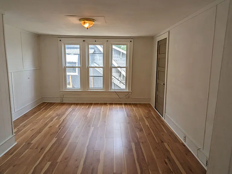 121 E Holbrook Ave — Photo 8
