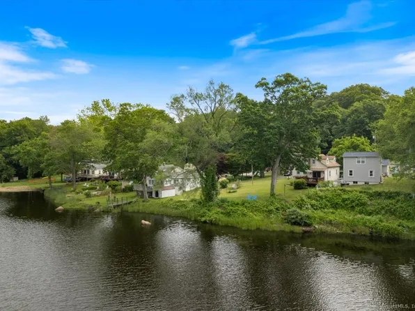 87 Kitemaug Road, Montville, CT 06382