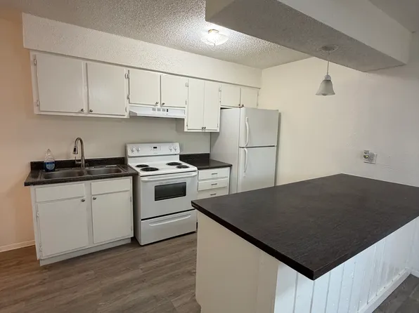 324 S San Eduardo Ave #1, San Antonio, TX 78237