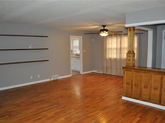 5th image of 2808 Francis St