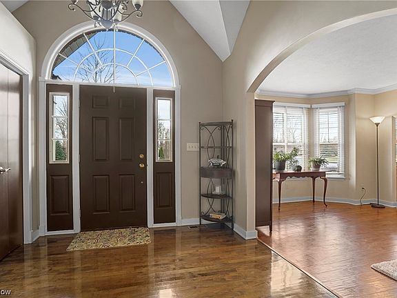 4th image of 633 Woodhaven Dr