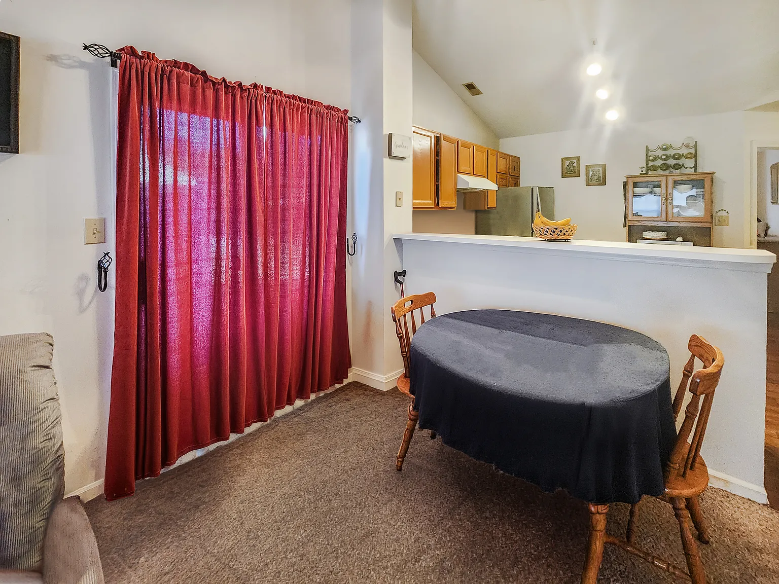 3 bed, 1234 sqft, $2,050 — Photo 3